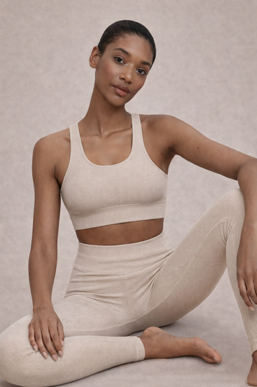 High-Support ELARA Sports Bra & Leggings Set
